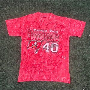 Retro 2000 Tampa Bay Buccaneers Graphic T-Shirt.